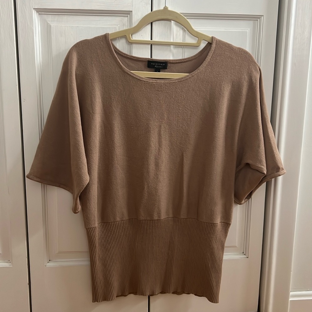 Like new, comfortable, stylish top. Great for work!